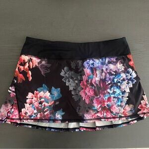 Lululemon Pace Setter Skirt Spring has Sprung - Rare - Size 8